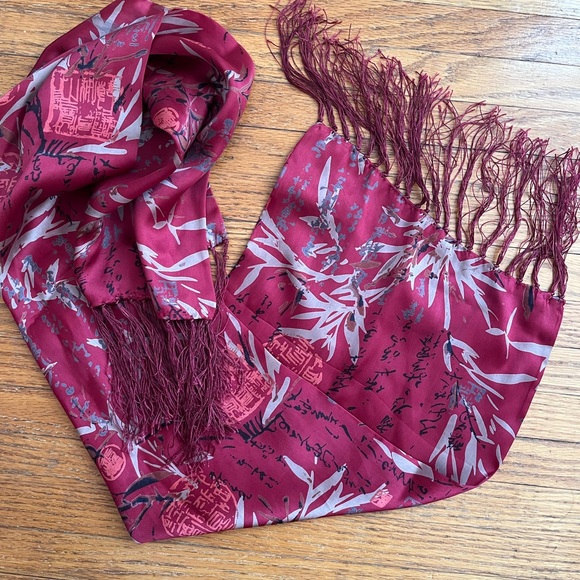 Outfit. Vintage slacks and 100% silk scarf - Picture 4 of 10